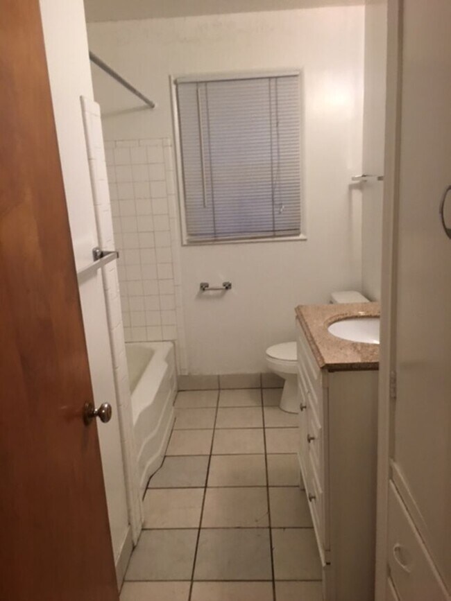 Building Photo - 1300 E Duplex