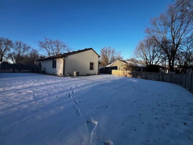 Building Photo - 1944 Navarone Dr