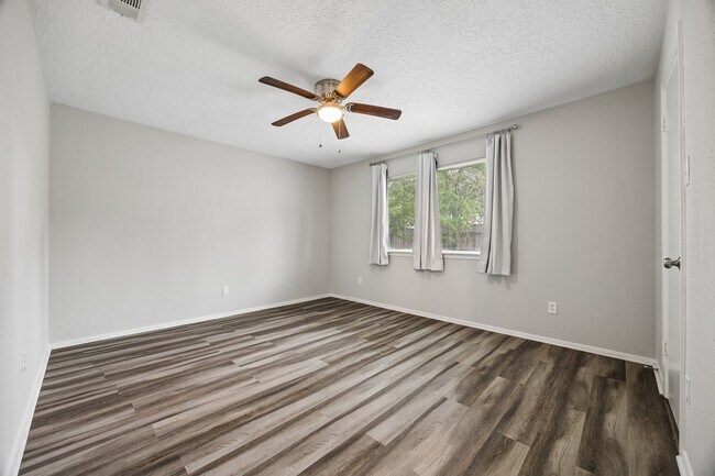 Building Photo - 6907 Grant Dr