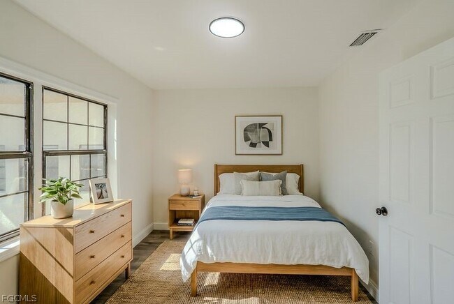 Building Photo - 599 Carolina Ave