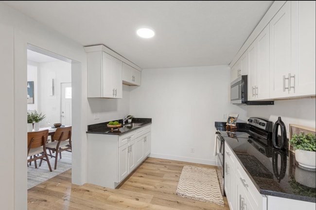 Building Photo - 2 Bed 1 Bath