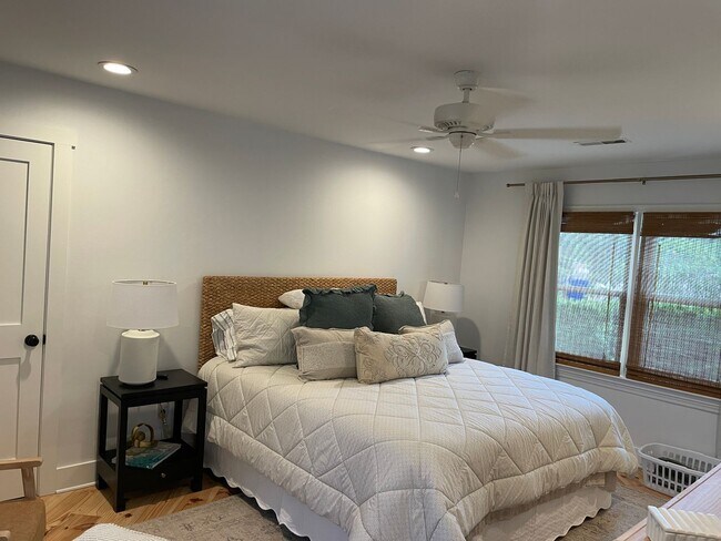 Building Photo - Old Village Cottage - 1.5 Blocks to Pitt Street Bridge