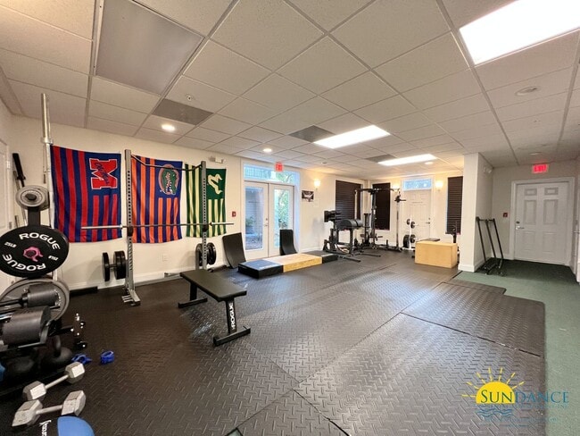 Building Photo - Beautiful Partially Furnished Condo in Downtown Fort Walton Beach!