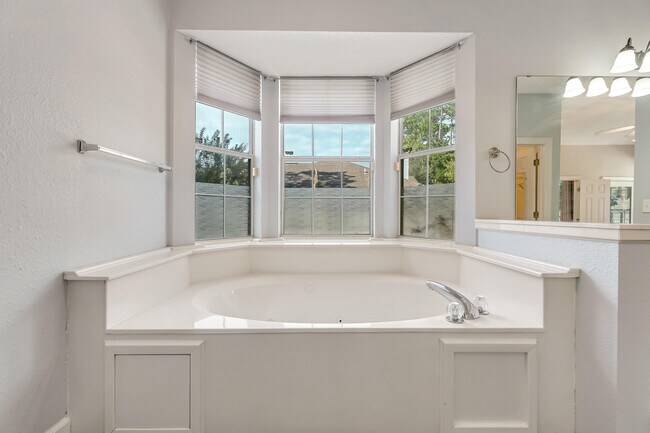 Building Photo - 114 Dana Pointe