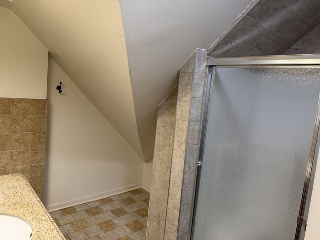 Building Photo - 1645-1647 N Astor St