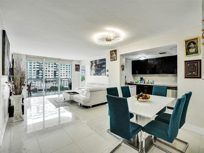Building Photo - 18061 Biscayne Blvd