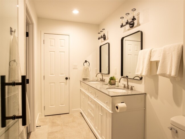 Building Photo - 10254 Valleywood Dr