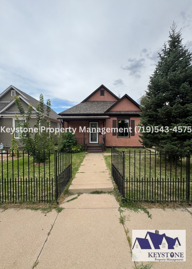 Primary Photo - Charming Pet Friendly House 2 Bedroom/1.5 ...