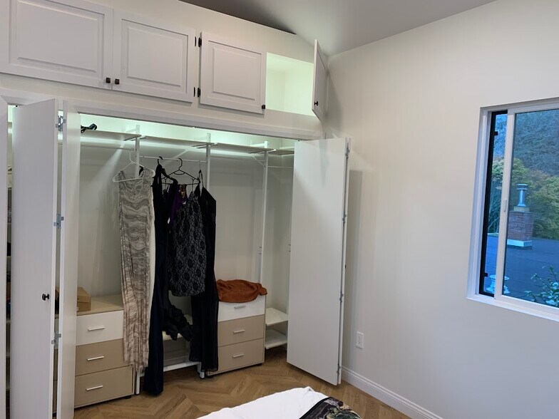 Building Photo - 220 Hiawatha Ave