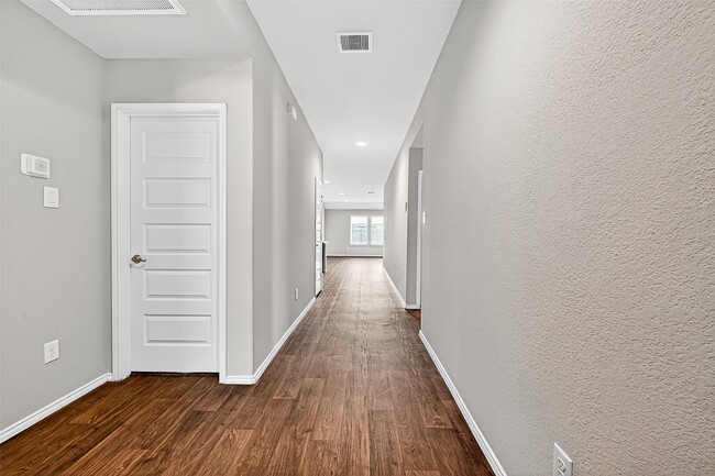 Building Photo - 1610 Bear Spring Dr