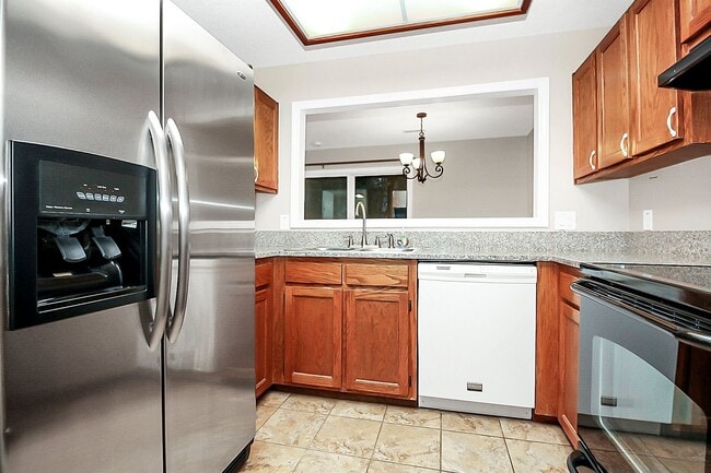 Building Photo - Spacious Condo in East Charlotte; Minutes ...