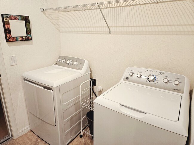 Building Photo - Annual Furnished Pet Friendly Twin Villa l...