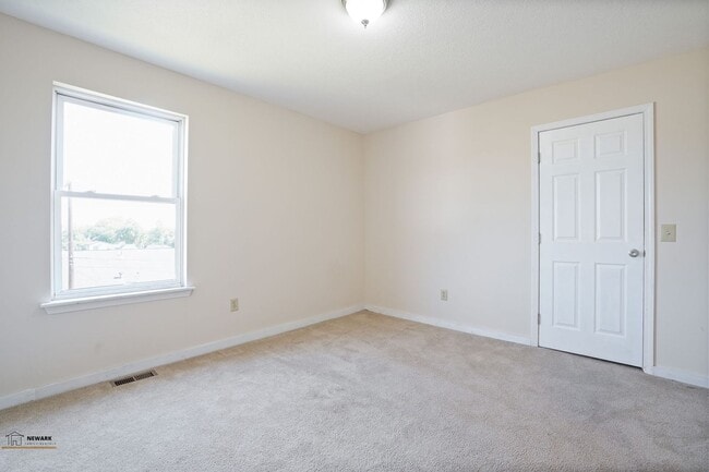 Building Photo - Quality 2 Bed 1.5 Bathrooms Home - Availab...