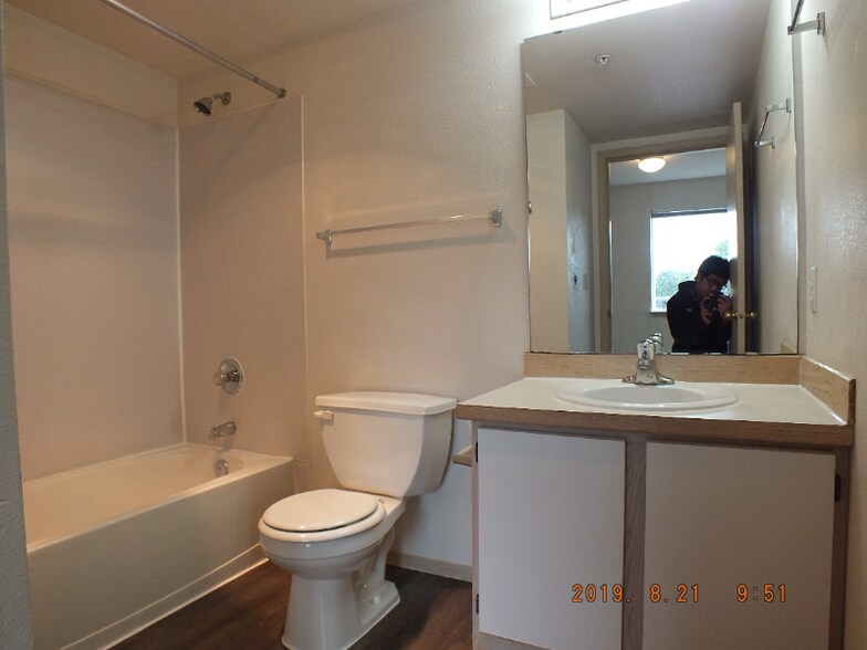 Building Photo - 12549 28th Ave NE