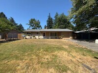 Building Photo - Single-Level Gresham Home / Large Backyard...