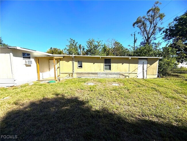 Building Photo - 8239 Suncoast Dr