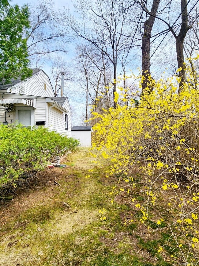 Building Photo - 148 N Pascack Rd