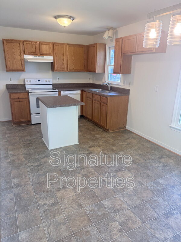 Building Photo - 12521 Hillgate Ln