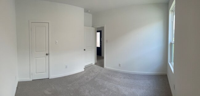 Building Photo - 545 Shoreview Dr
