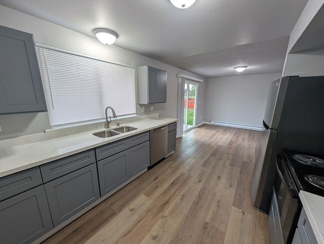 Building Photo - Newly Remodeled 3 Bedroom Home in Port Orc...