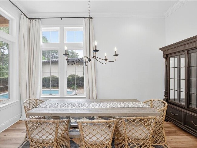 Building Photo - 3161 Club Dr