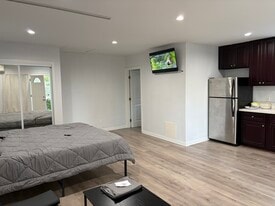 Building Photo - 14260 McCormick St