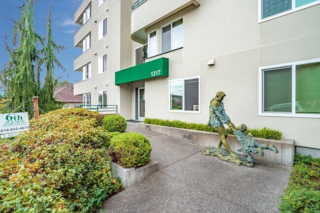 Building Photo - 1317 6th Ave N Apartments - 2 bedrooms