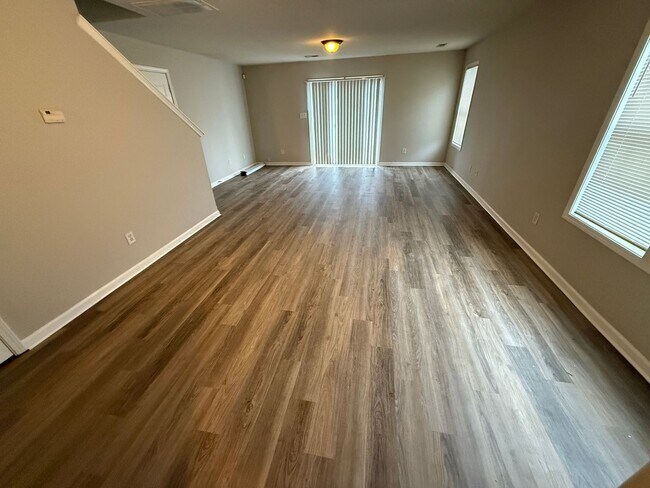 Building Photo - Well Maintained home in North Charlotte!