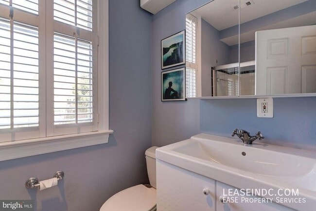 Building Photo - 1201 Q St NW