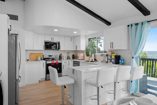 Building Photo - 5048 Bluff Pl