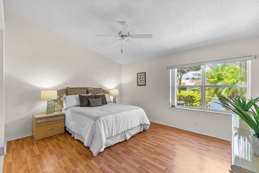 Building Photo - 6077 Lake Hibiscus Dr