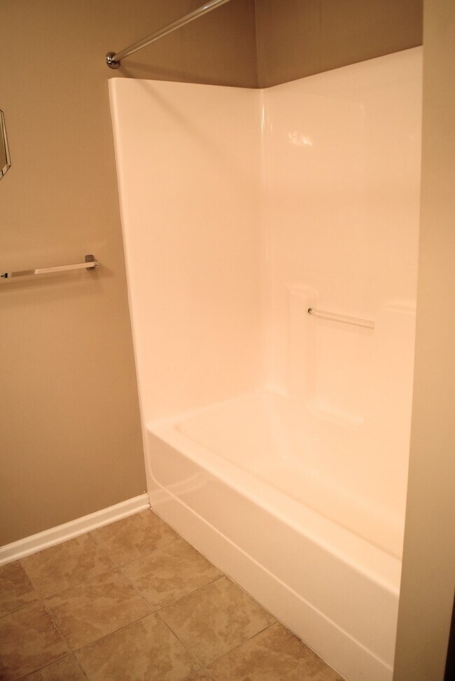 Building Photo - You've Found It! Split floor plan, fenced yard, extra storage