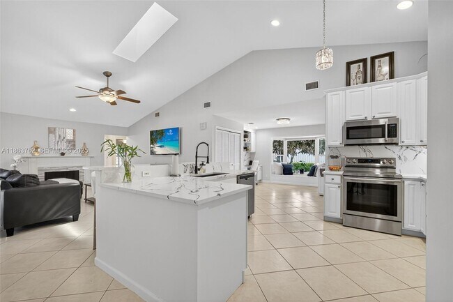 Building Photo - 15 Balfour Rd E