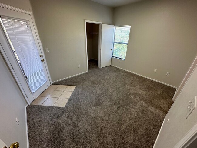 Building Photo - CUTE UPSTAIRS CONDO UNIT , LOCATED IN A GATED COMMUNITY 2 BEDROOM / 2 FULL BATH