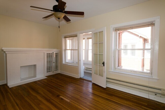 Building Photo - 4426 N Wolcott Ave