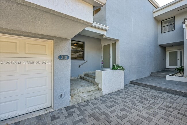 Building Photo - 350 Poinciana Island Dr