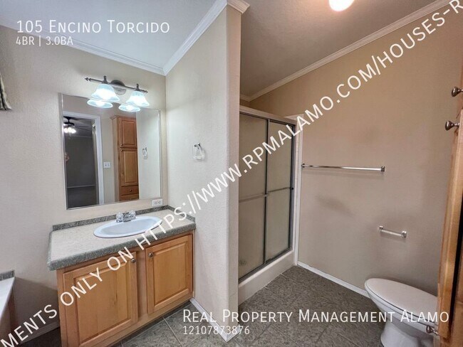 Building Photo - 105 Encino Torcido