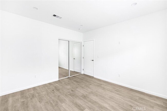 Building Photo - 7046 White Oak Ave