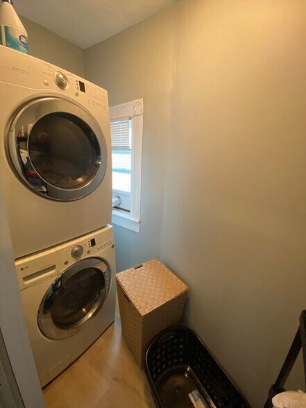 Building Photo - 16 White Street Pl