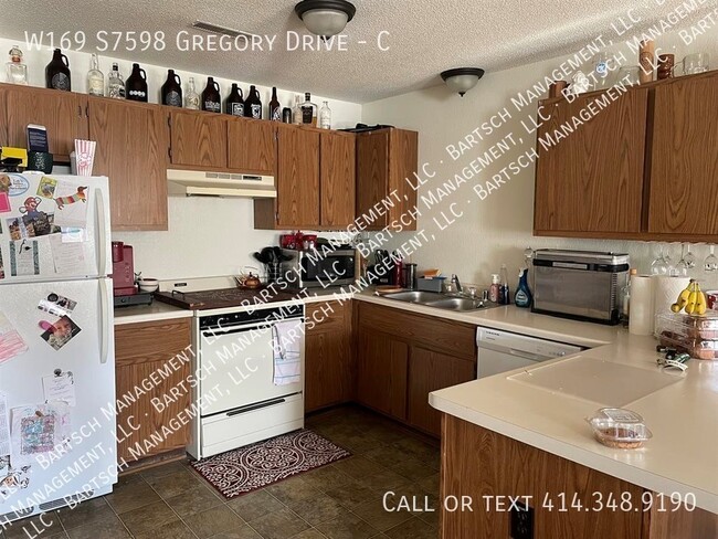 Building Photo - W169S7598-S7598 Gregory Dr