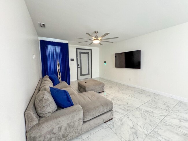 Building Photo - 1421 Eagles Ln