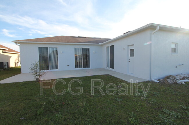 Building Photo - 373 Aldershot Ct