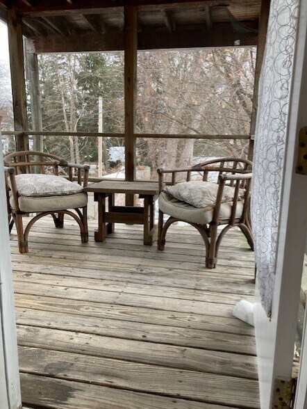 screened deck off kit - 890 Lancaster St