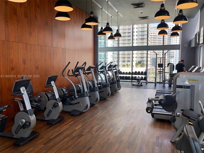 Building Photo - 1300 Brickell Bay Dr