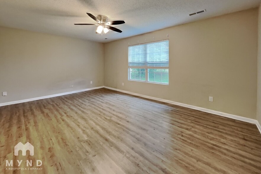 Building Photo - 4076 Clovelly Dr