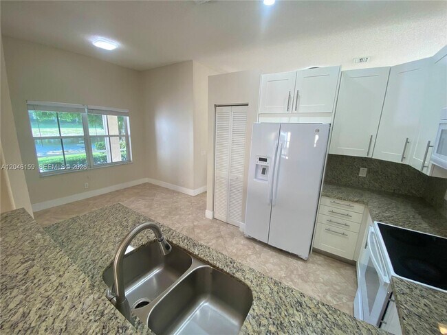 Building Photo - 837 Tanglewood Cir