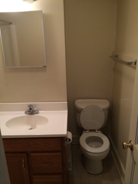 Building Photo - 315 E Smith Ave