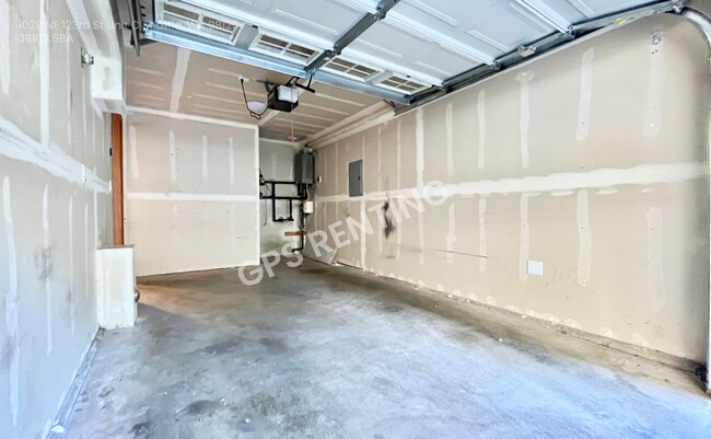 Building Photo - 1029 NE 123rd St