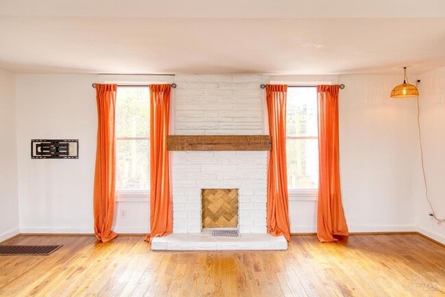 Building Photo - 7249 State Rd