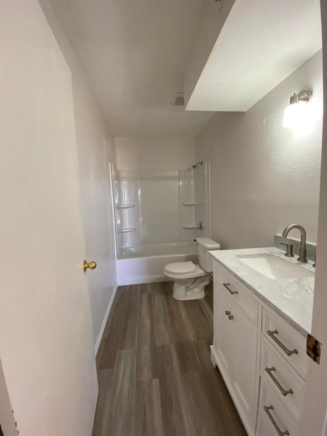 Building Photo - 17 Homestead Dr